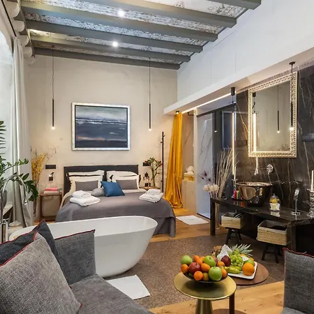 La E Bella Vi, Luxury In Old Town