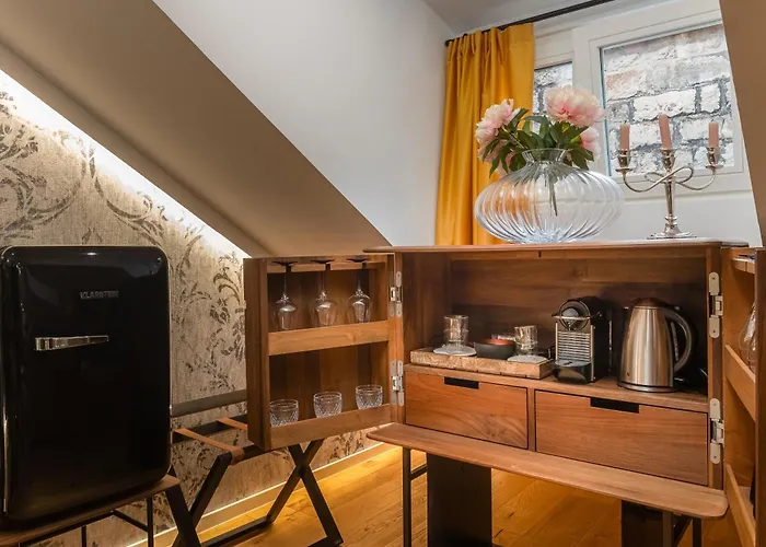 La E Bella Vi, Luxury In Old Town