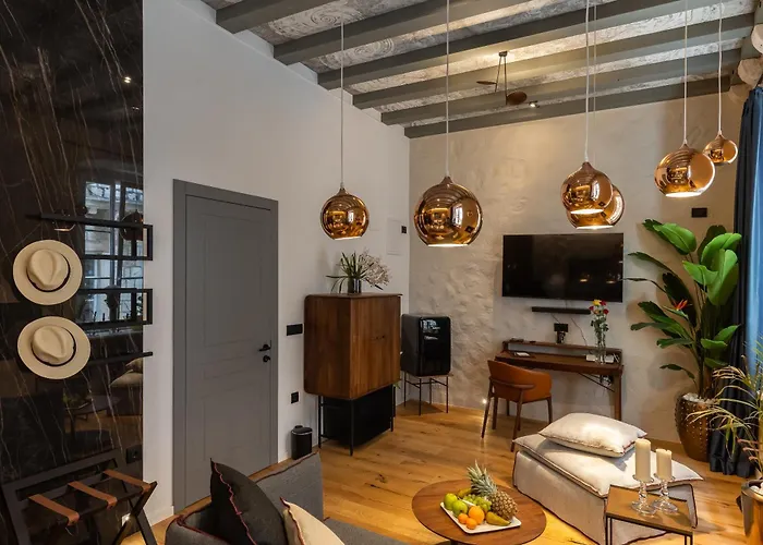 La E Bella Vi, Luxury In Old Town