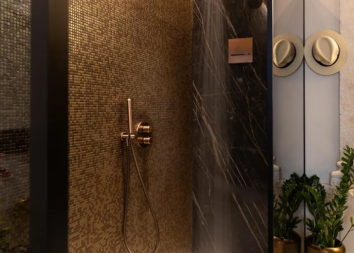 La E Bella Vi, Luxury In Old Town