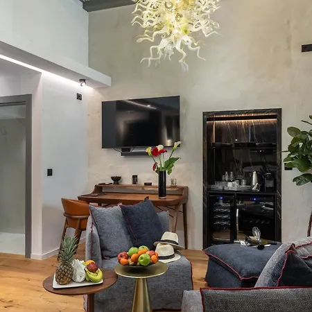 La E Bella Vi, Luxury In Old Town