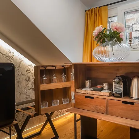 La E Bella Vi, Luxury In Old Town